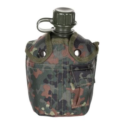 Gourde us plastique avec etui en camouflage flecktarn