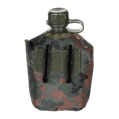 Gourde us plastique avec etui en camouflage flecktarn