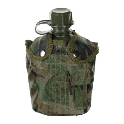 Gourde us plastique avec etui en camouflage woodland